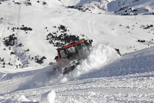 Espectacular construcción del circuito de la Copa del Mundo Snowboardcross